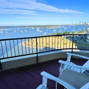 Broadwater Shores Waterfront *** Gold Coast